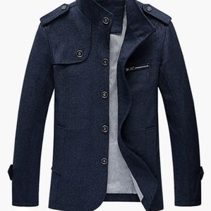Abrigos de lana con estilo militar con un solo bot